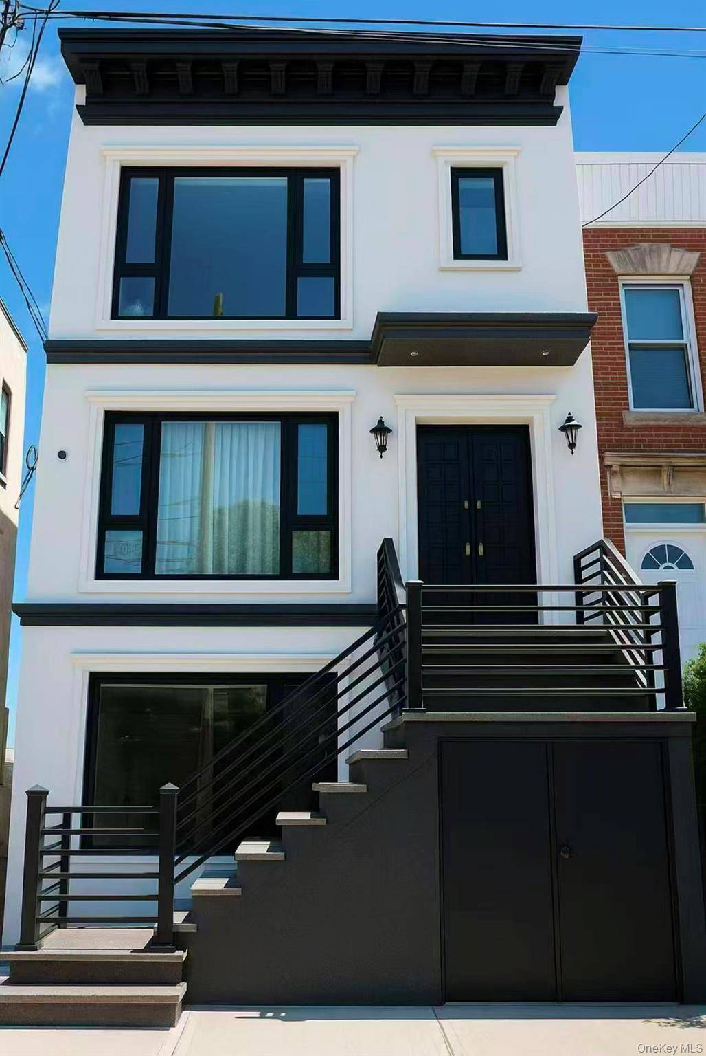 Newly renovated high end kitchen appliances, new air good location