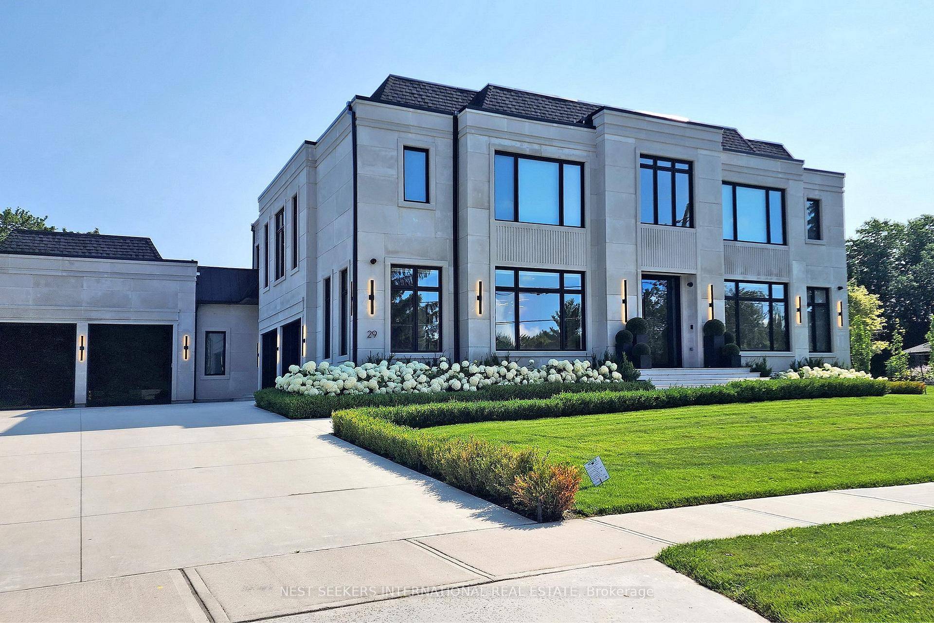 An extraordinary residence where timeless contemporary design meets uncompromising craftsmanship.