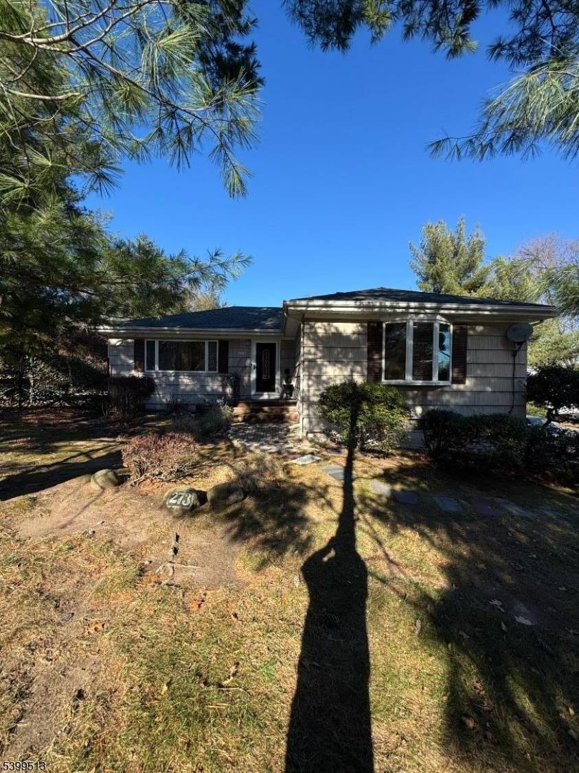 Charming 3 bedroom, 2 bath single family home for rent in desirable Hawthorne, NJ !