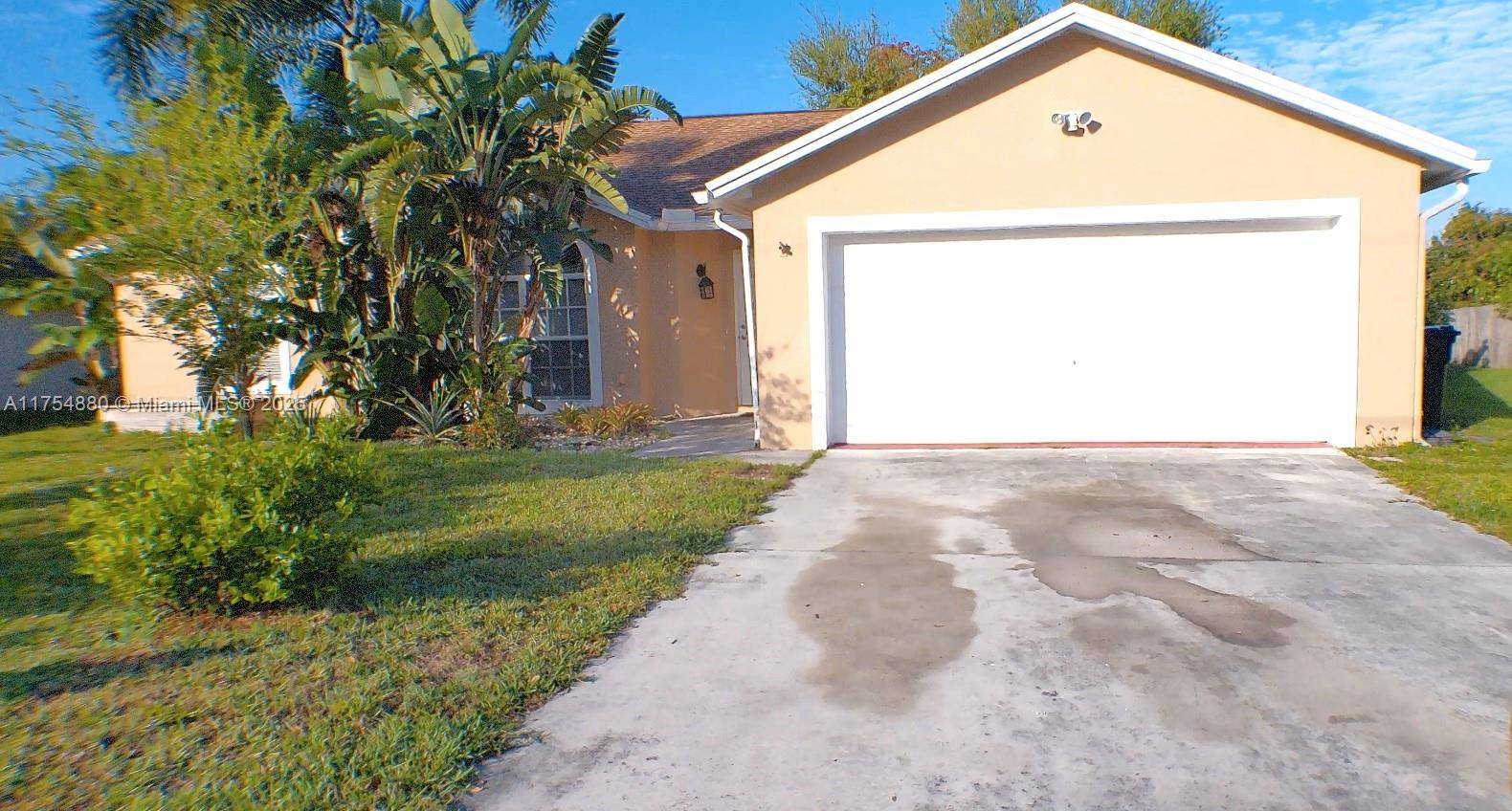 BEAUTIFUL HOUSE IN MOVE IN CONDITION AND THE CHEAPEST HOME IN SOUTHEST PINTO STREET AND CHEAPEST IN THE AREA FOR A QUICK SALE.