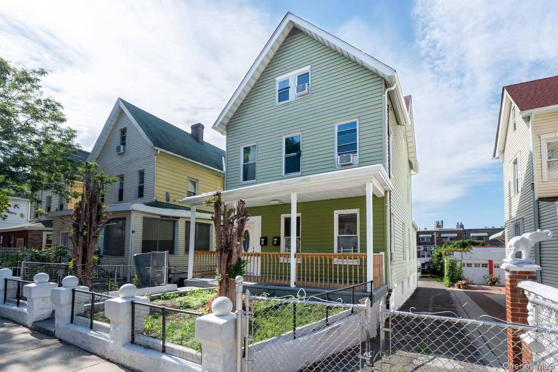 Ideal investment property with high income and easy rental opportunities, offering three incomes for two families !