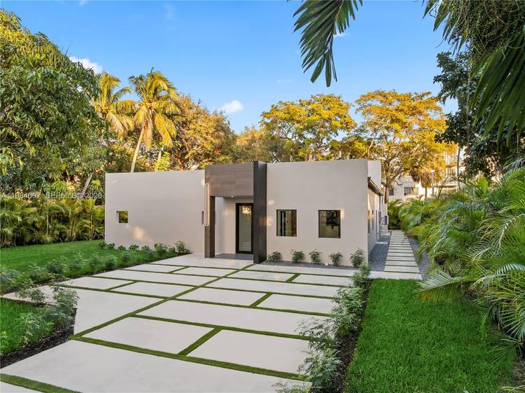 NEW CONSTRUCTION amp ; MODERN LUXURY RESIDENCE.