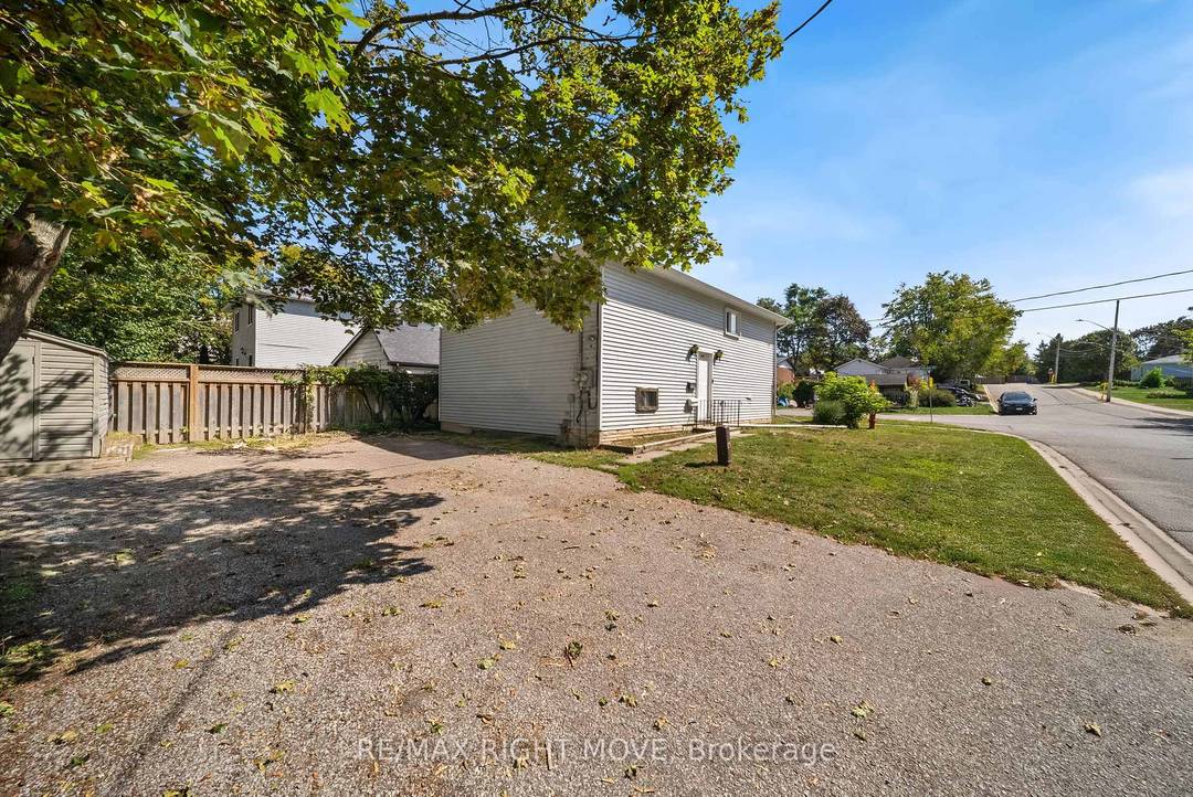 Nestled in Orillia's core, this legal duplex delivers both versatility and investment appeal.