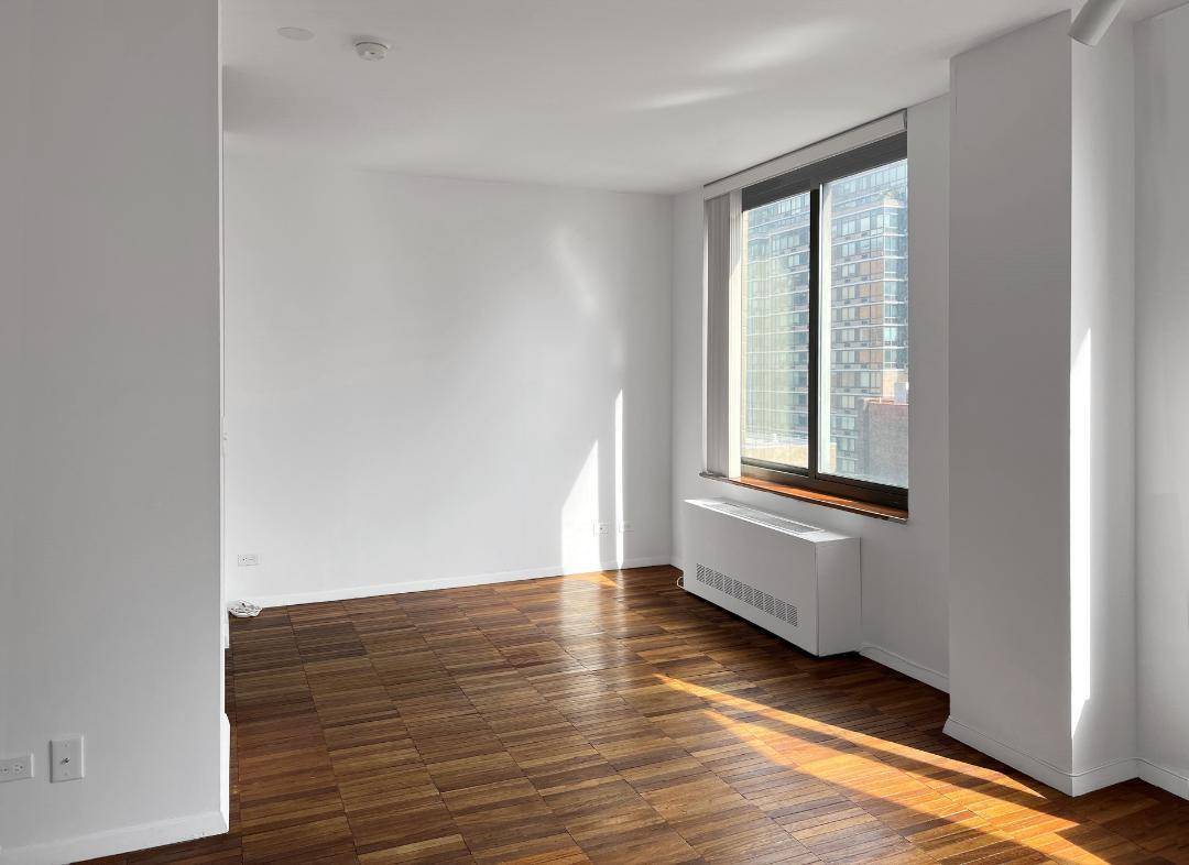 This very spacious, high ceiling alcove studio with 2 very large windows offering spectacular views on East 85th street, located on the 9th floor of a full service Upper East ...