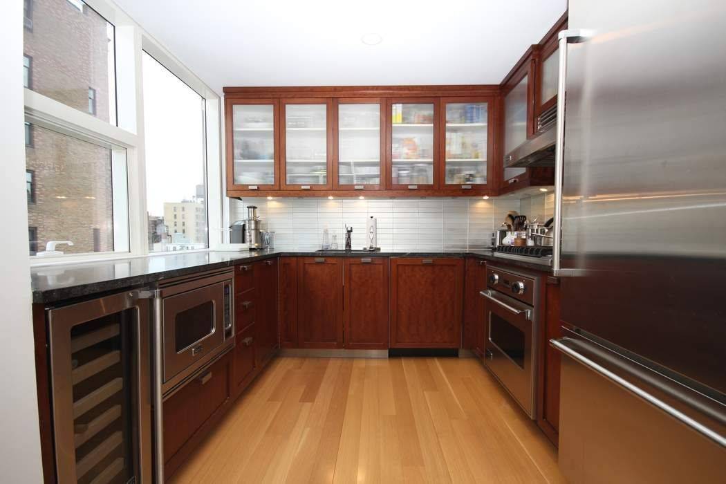 Live like you should in the luxurious Ariel East featuring 24 hour doormen and concierge, massive lounge space with a grand piano, billiards table and movie media screening room, spacious ...
