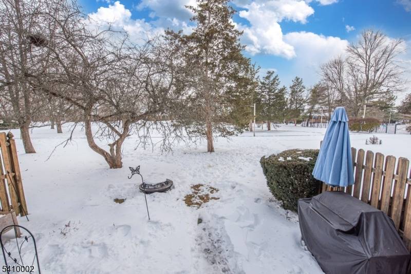 Excellent opportunity to live in the desirable Kimberwyck II community in Hillsborough, NJ !