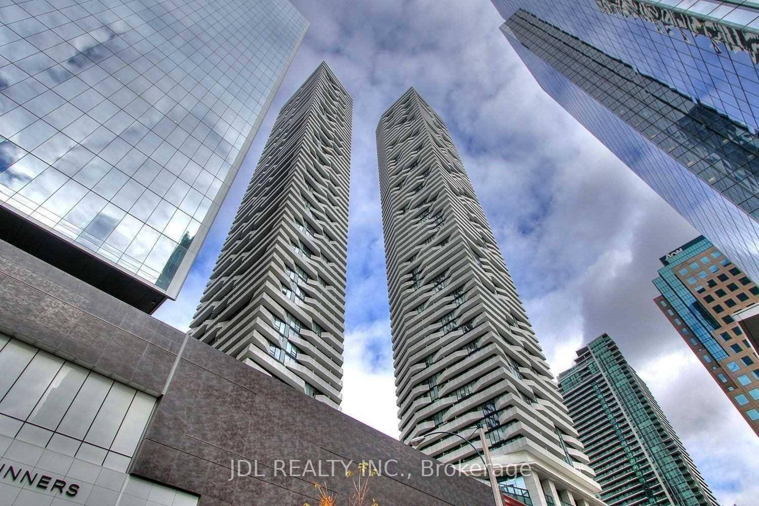 Harbour Plaza Luxury Condo, Lovely Two Bedroom Suit With Lake View, Direct Access To The Path Network Connect W Downtown Core Without Stepping Outdoors.