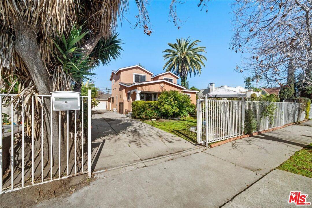 1127  S Lucerne Blvd 6.0 LA