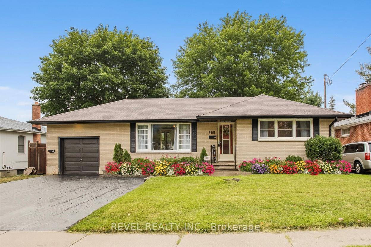 This beautifully finished 2 bedroom lower level unit in a detached bungalow is located in one of Oshawa's most sought after communities.