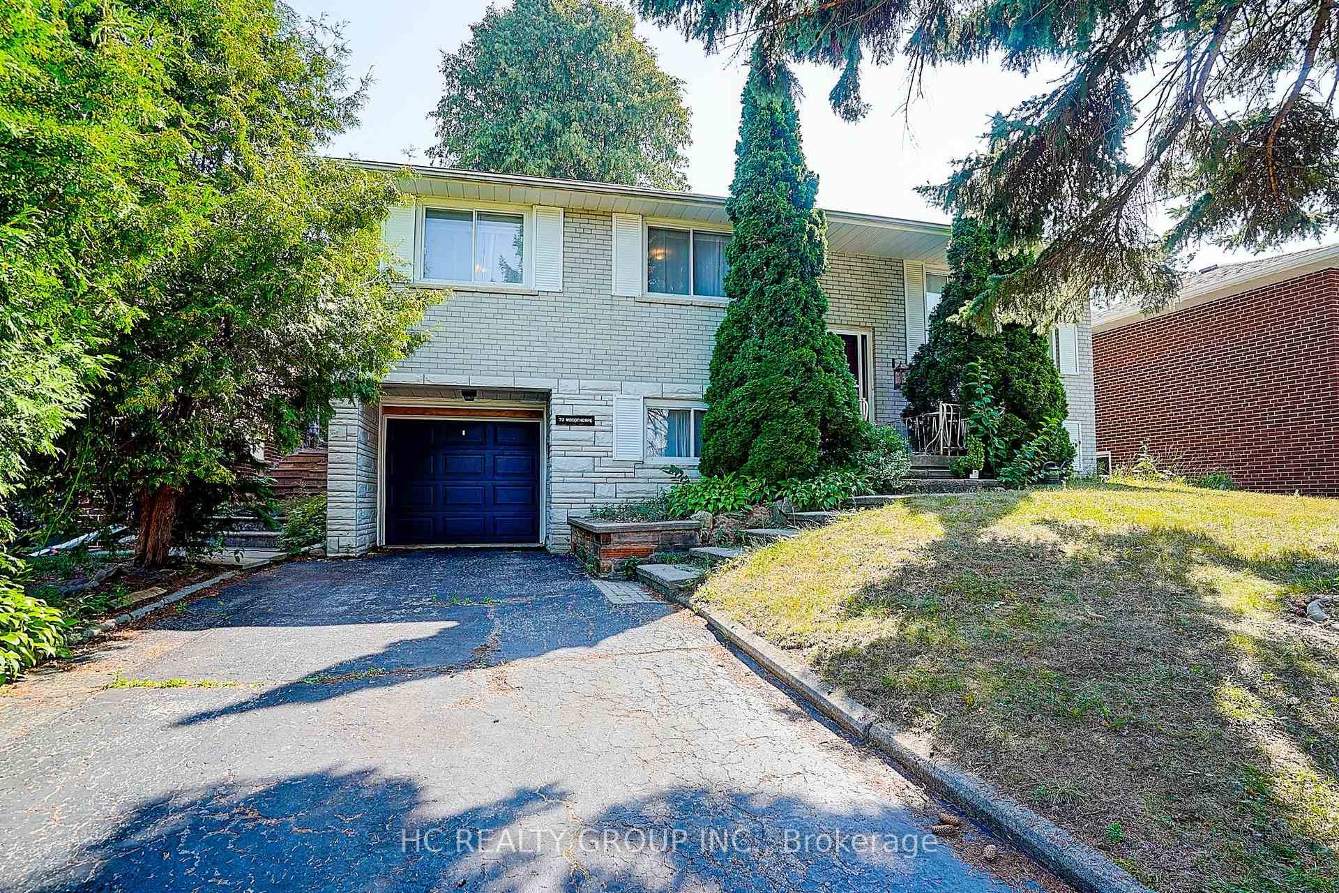 A Nice And Quiet 3 Bedroom Bungalow On A Quiet Street With A Wonderful Sweeping Western View Of The Neighbourhood.