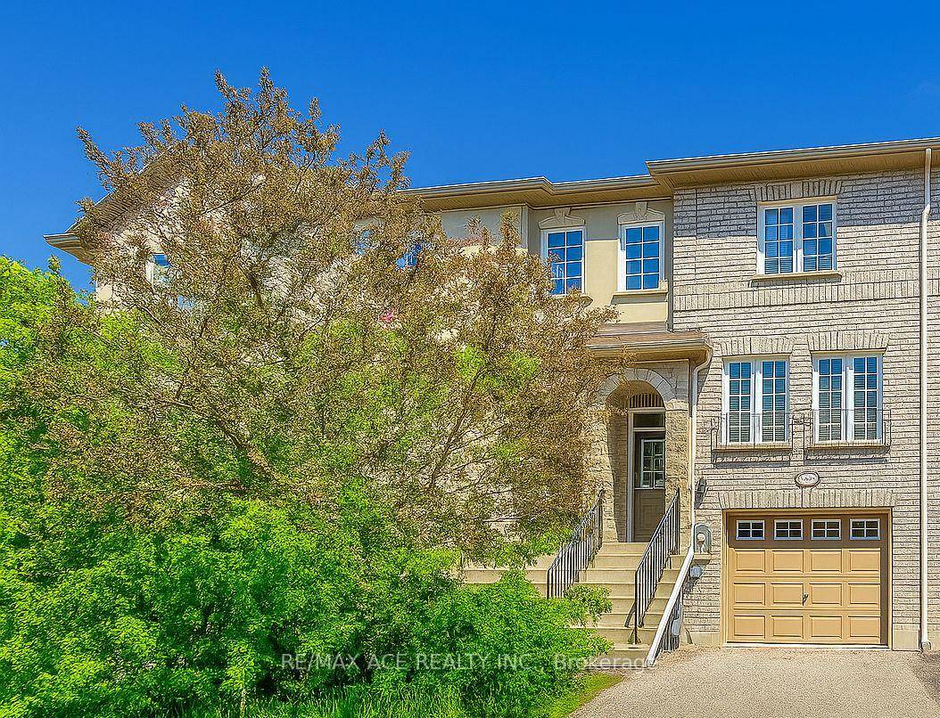 Real Freehold Executive Townhouse on a Quiet Cul De Sac in The Prestigious Willowdale Area.