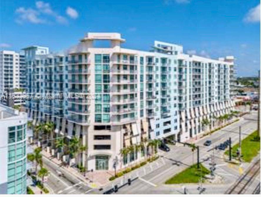Great 2BED 2 BATH AND TWO PARKINGS in luxury Condo, on nicely positioned 7th floor with direct pool view and balcony with Impact Windows.