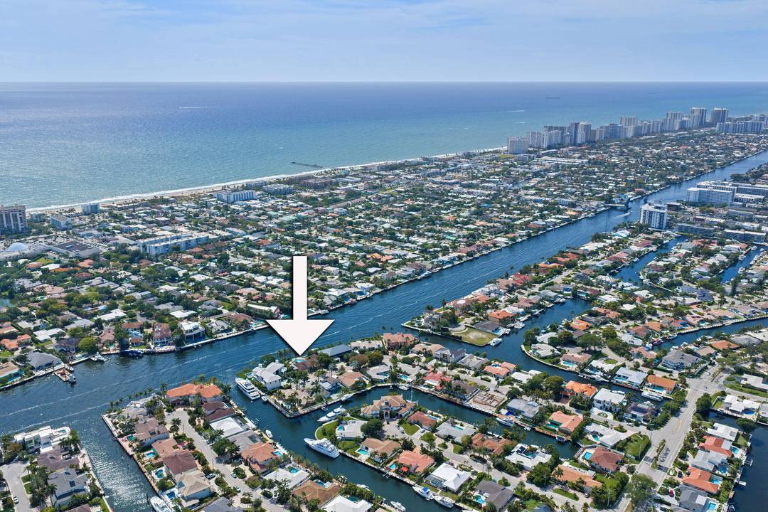 ATTENTION INVESTORS, BUILDERS, amp ; WATERFRONT VISIONARIES 130' OF DIRECT INTRACOASTAL FRONTAGE.