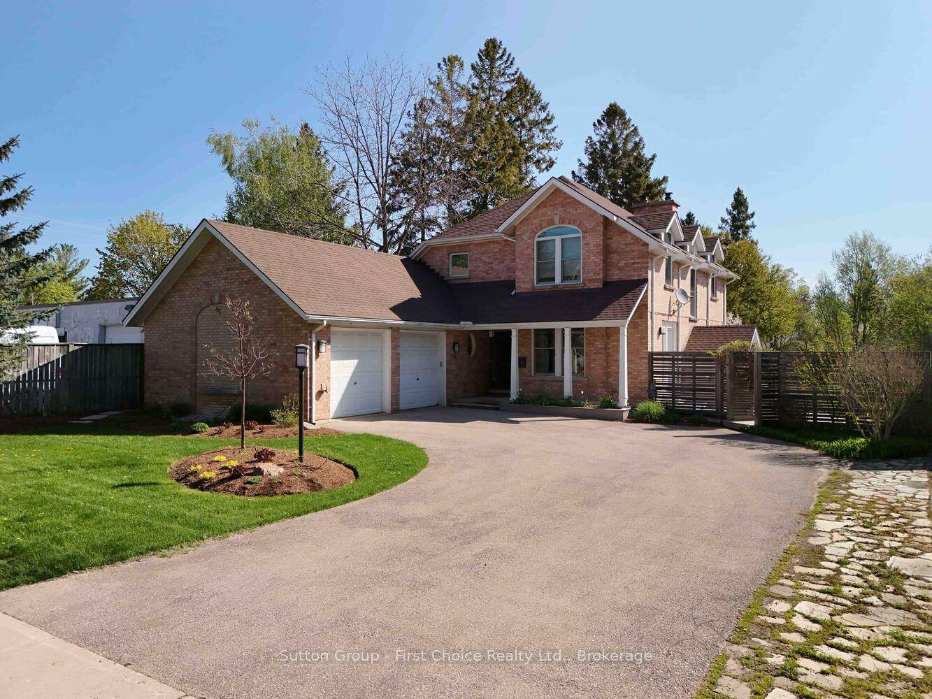 Discover elegance, comfort, and tranquility in this lovely 2 2 bedroom home nestled on a picturesque lot backing onto a serene creek, just steps from the Avon River.