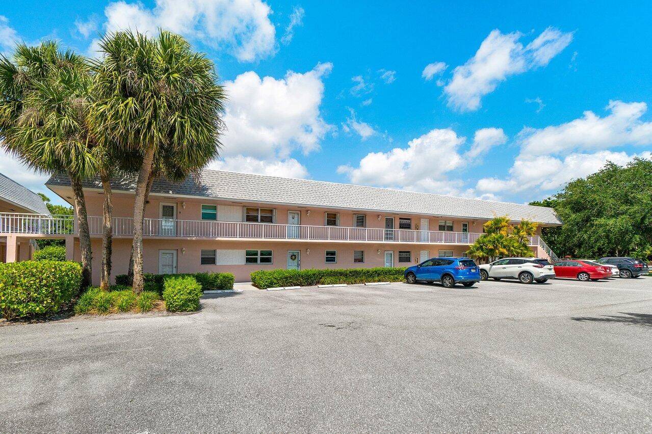 Welcome to your Florida retreat in the vibrant 55 Little Club community in Tequesta !