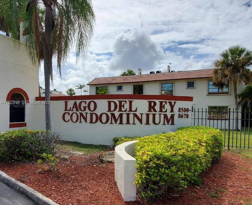 This bright and spacious 3 bedroom, 2 bathroom condo offers a comfortable layout with tile floors in the main areas and laminate wood flooring in the bedrooms.