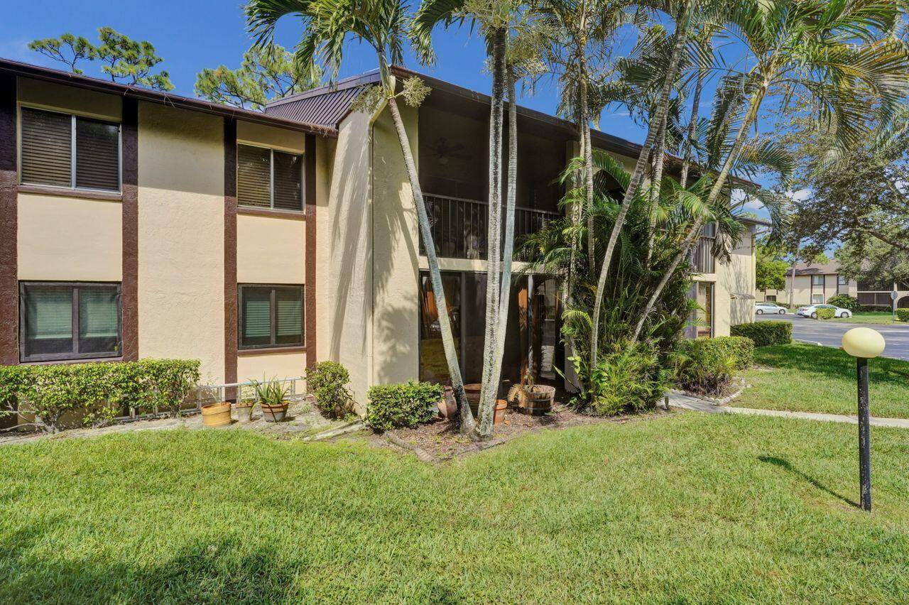 Beautifully maintained 2 bed 2 bath condo offers a perfect blend of comfort, convenience, and style.