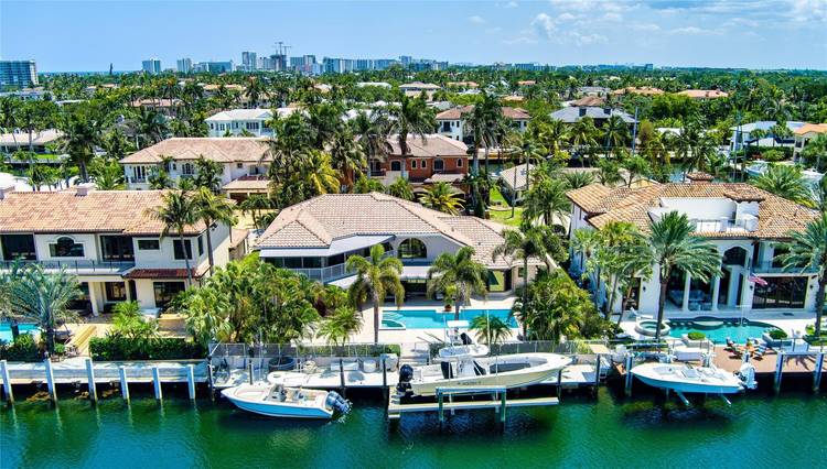 Remarkable Deepwater Estate sited on 100 of waterfrontage on the wide Flamingo Canal in sought after Lighthouse Point on a rare island street.