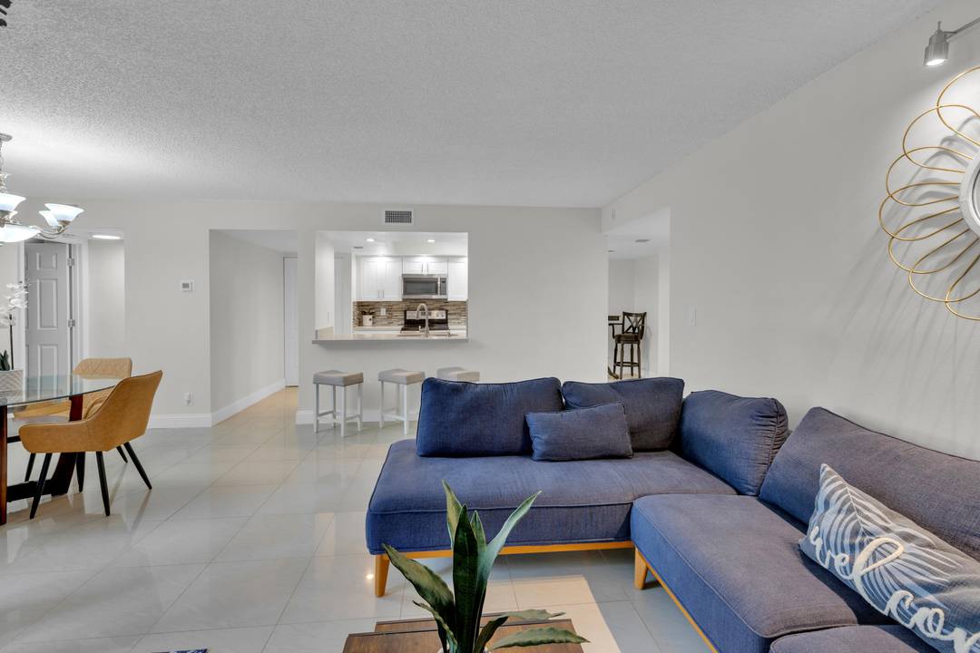 Available now for off season and the 2026 season, this waterfront 2 2 fully furnished condo in Delray Racquet Club offers the perfect South Florida getaway.