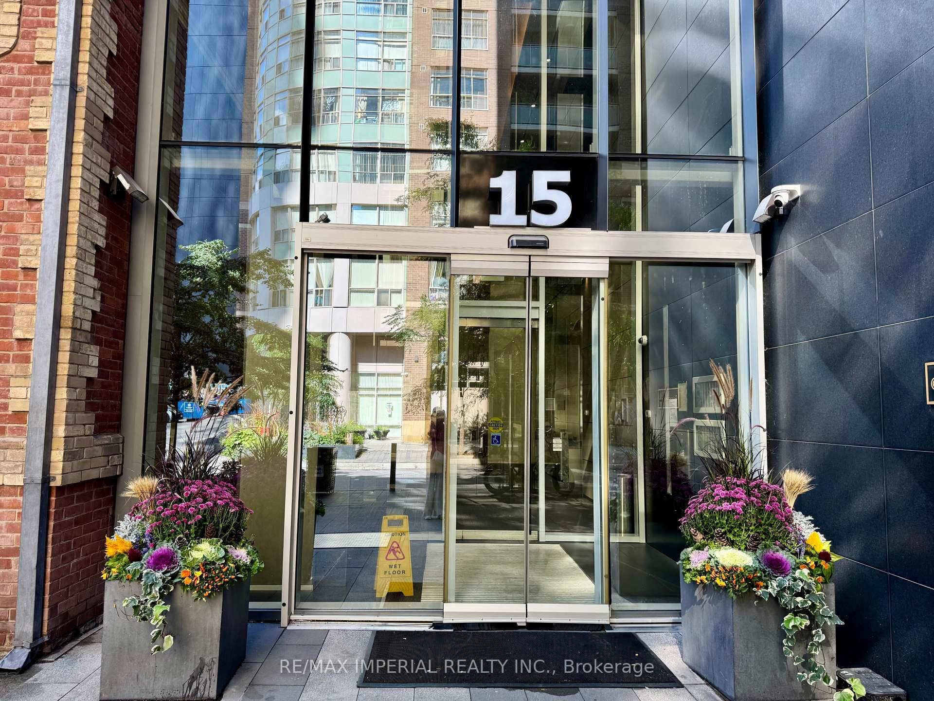 Location ! Nestled in the heart of Yonge amp ; College, this luxury condo is perfect for students and professionals alike.