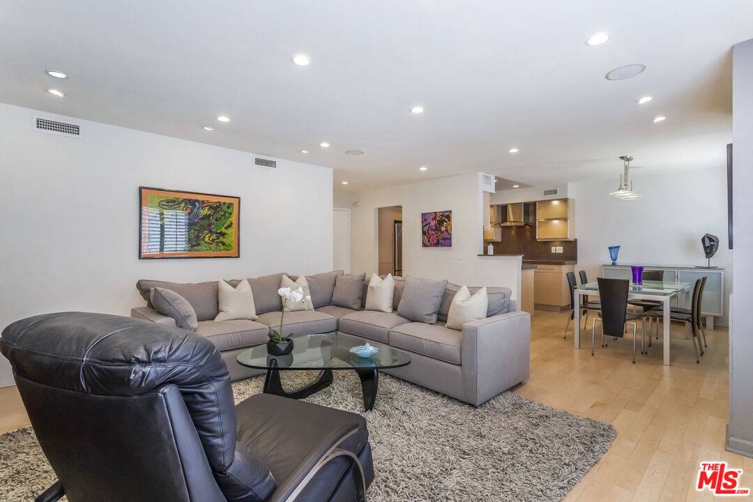 1221  N Kings Rd 1BR Sunset Strip La