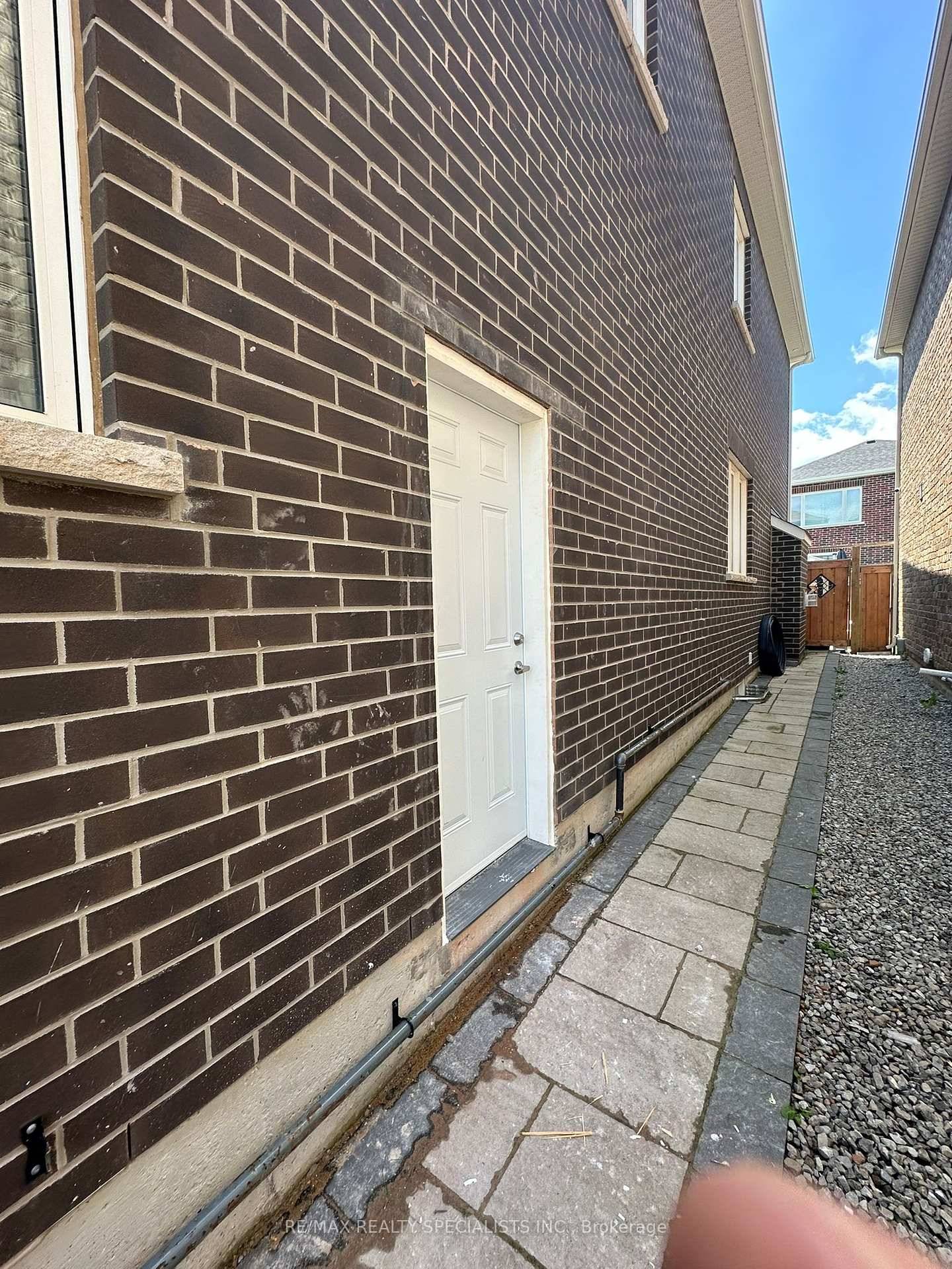FULLY FURNISHED Basement Apartment Move In Ready !