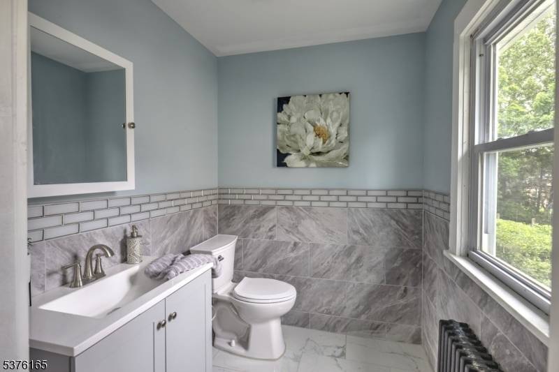 Charming Renovated Home on a Quiet Cul de Sac Nestled on one of Gladstone's most desirable and peaceful streets, this updated home offers the perfect blend of classic charm and ...