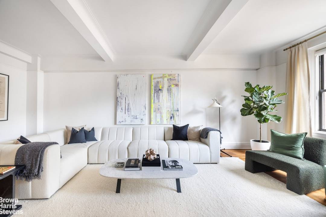 A beautifully proportioned corner classic six, this gracious residence has been lovingly maintained in its original condition.