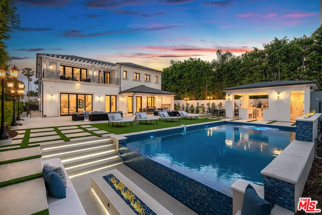 710  N Camden Dr 6BR Beverly Hills Post Office | B.H.P.O. La