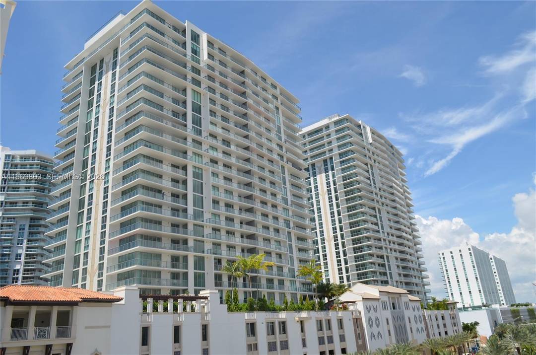 Fantastic furnished unit for Sale in Sunny Isles, Close to the beach, with 5 stars amenities.