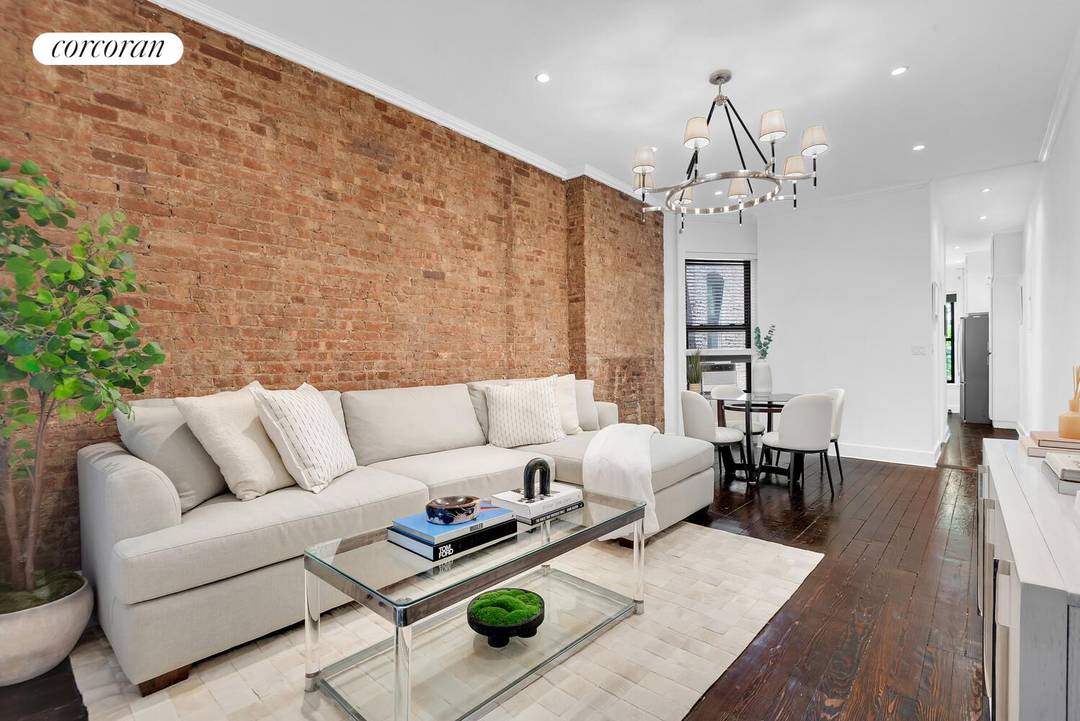 Situated on a quiet, picturesque Upper East Side block just moments from the Promenade, Carl Schurz Park, and the East River, Apartment 4W at 517 East 87th Street is a ...