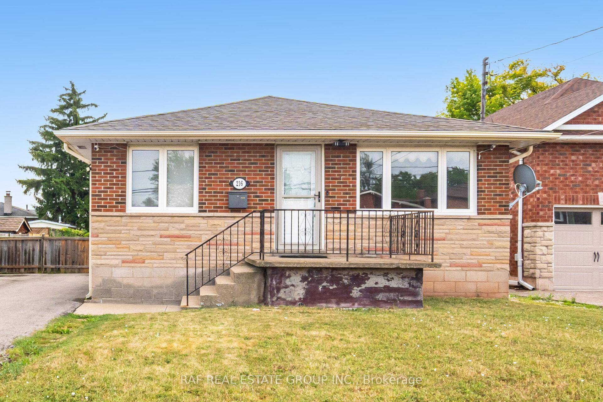 Stunning well maintained 5 bedroom 3 2 bungalow offers approx.