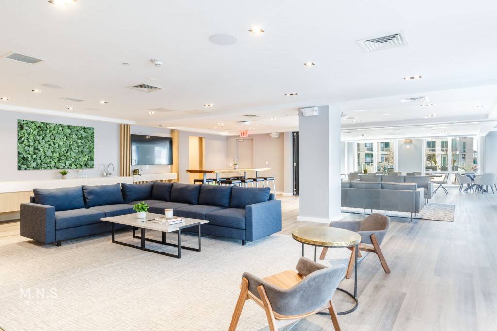 5 Pointz LIC Luxury 1 Bedroom Apartment Now Available !