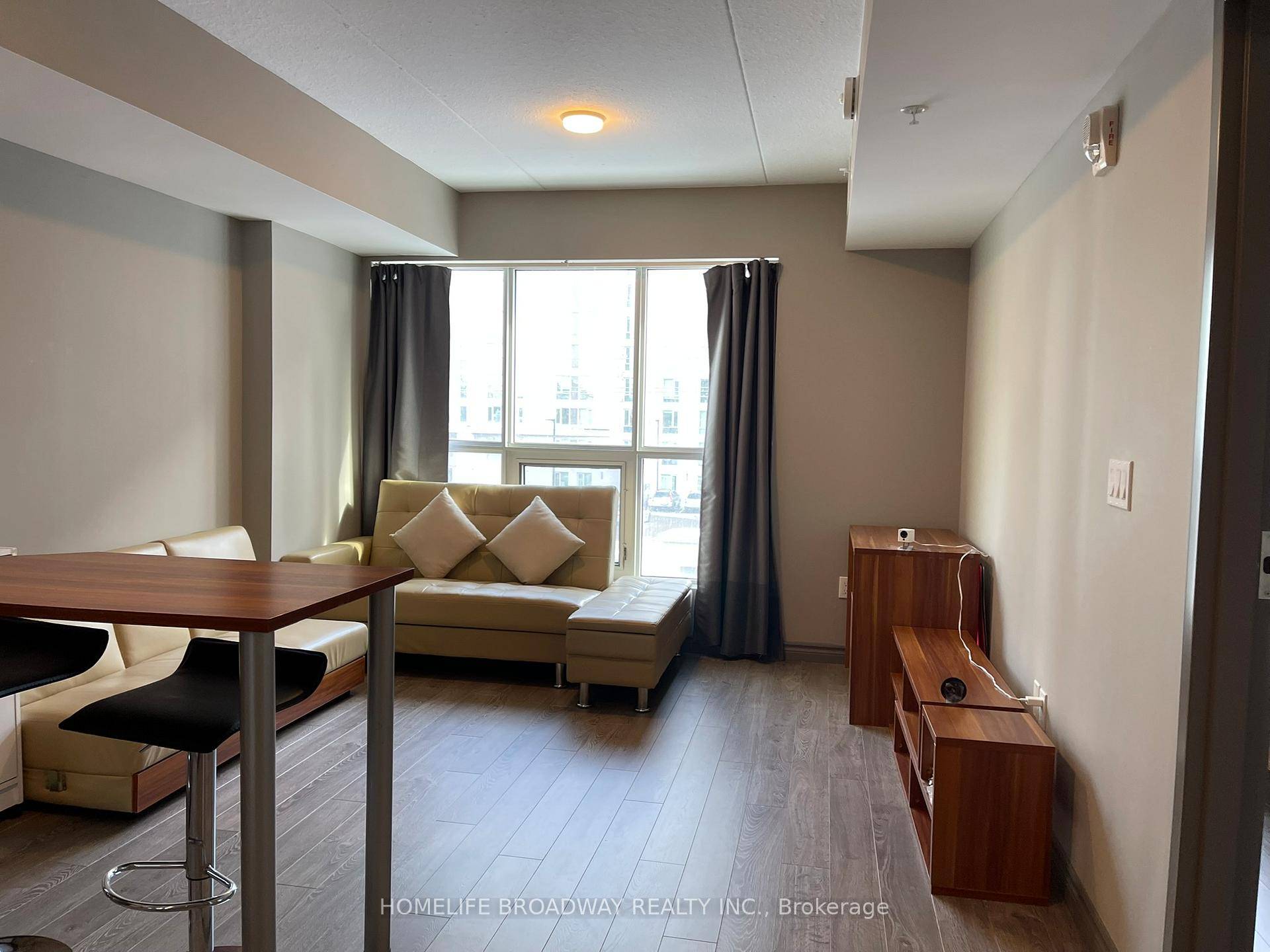 Spacious 1 1 Unit, 618 Sq.