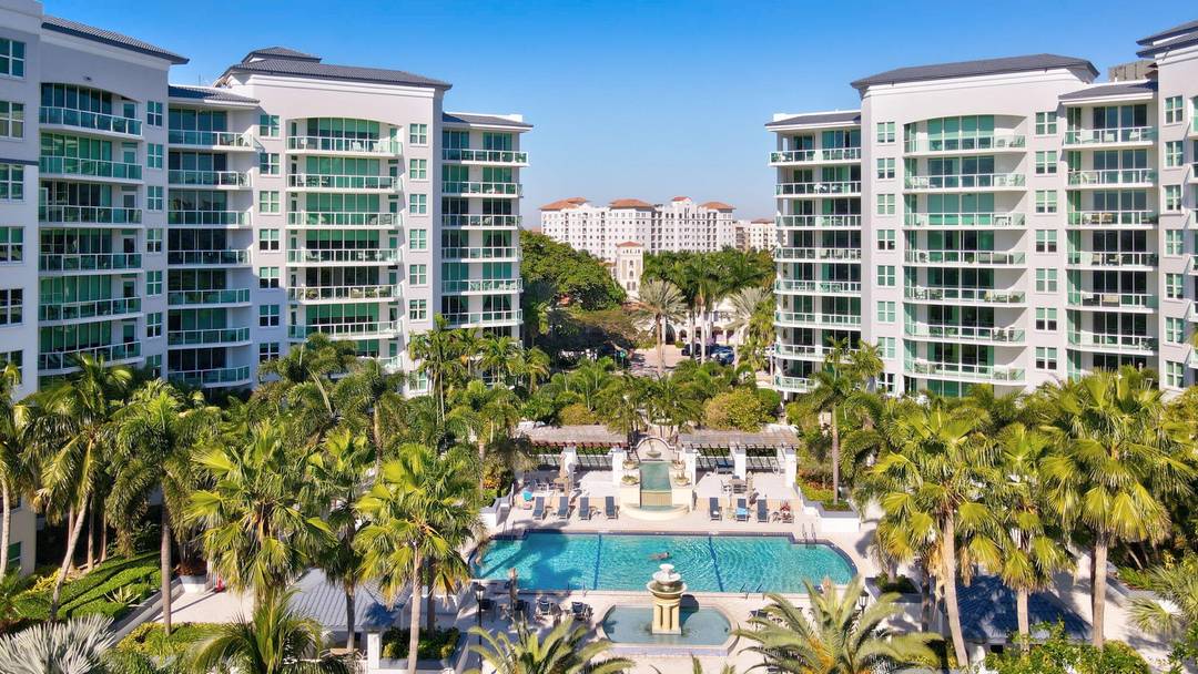 Welcome to 500 SE Mizner Boulevard A209 in the respected Townsend building a delightful 2 bedroom, 2.