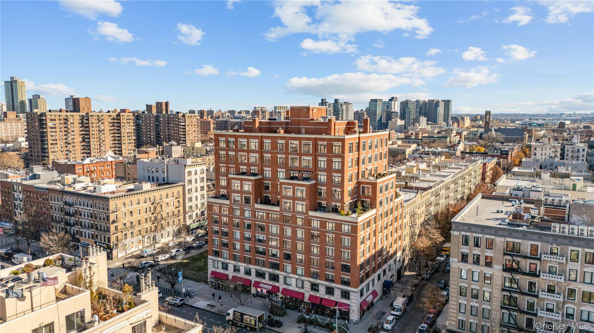 If you re looking for both space and private outdoor living two things that are hard to find in Manhattan this home delivers.