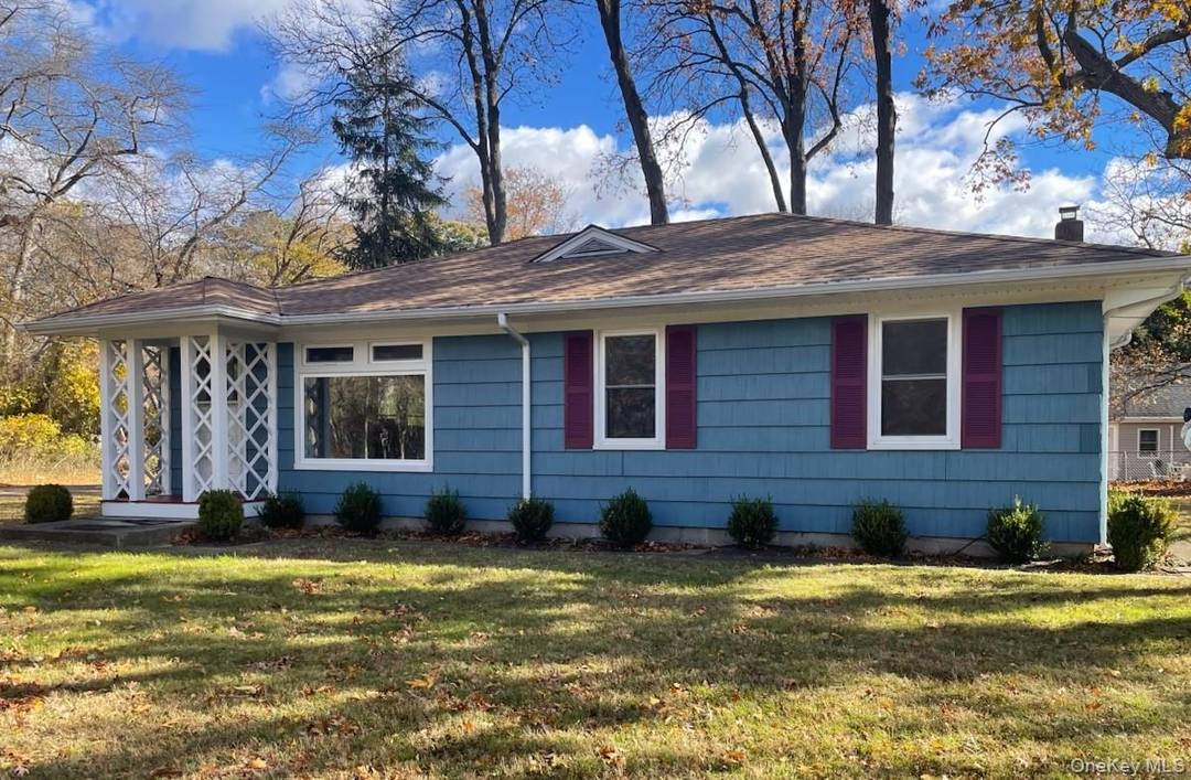 3Br 1 Bath Ranch, EIK, Living Room, Hardwood Floors.