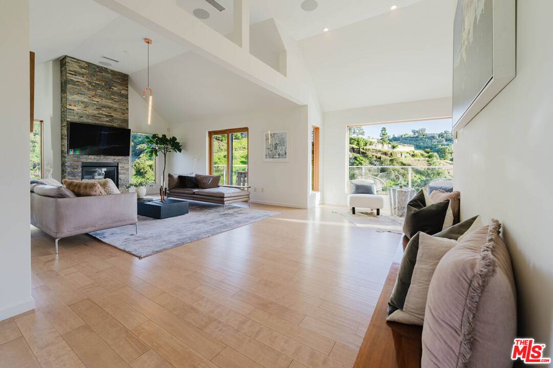 10110   Cielo Dr 3BR Beverly Hills Post Office | B.H.P.O. La