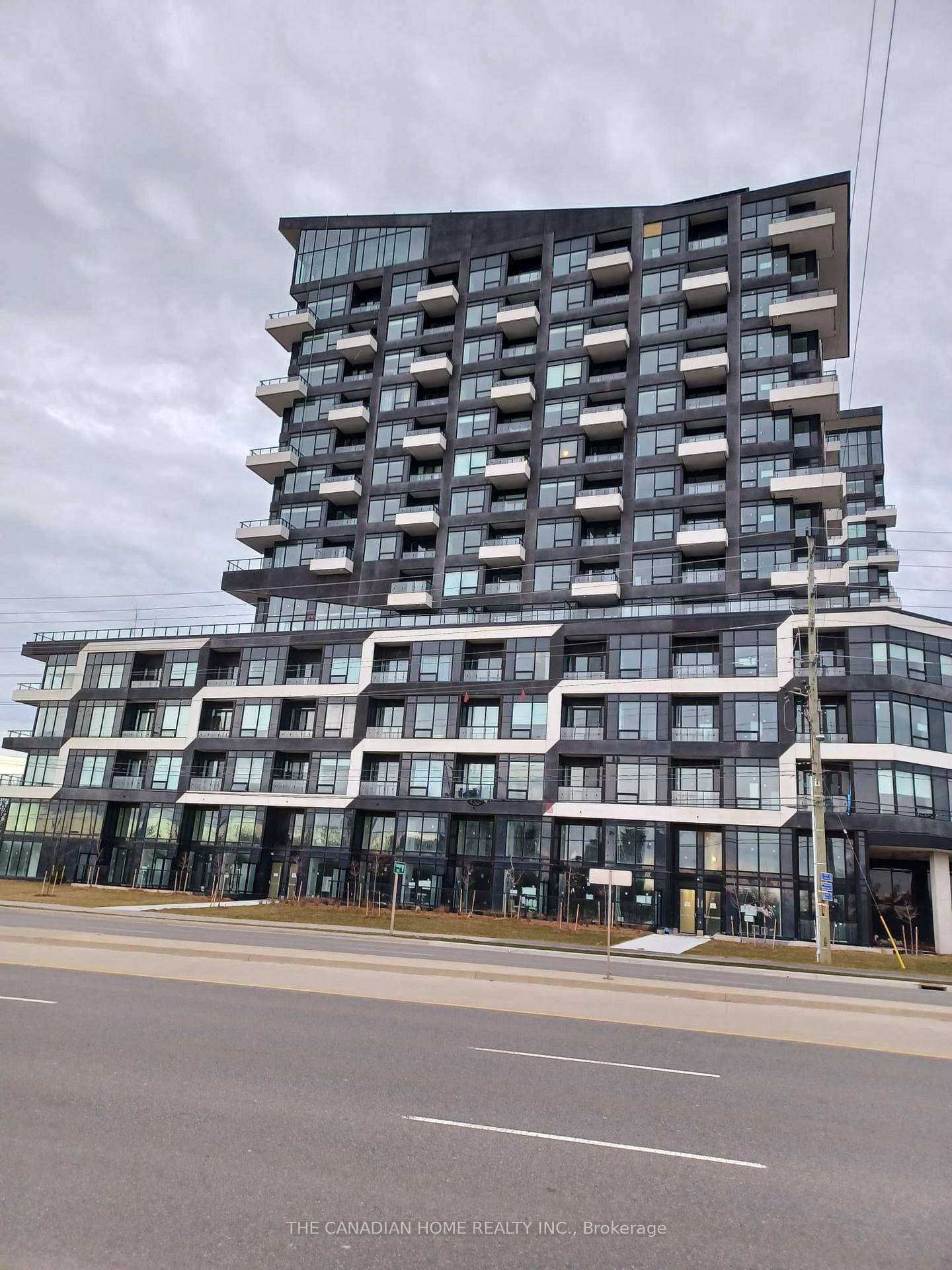 Excellent Layout Modern 1 Bedroom Plus Den Unit In Oakville's Sought after Neighborhood.