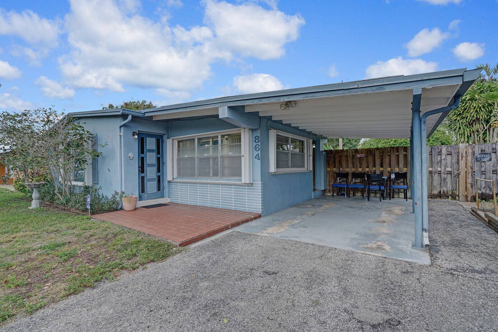 Charming 3 Bedroom Home with spacious yard in Lake Belvedere Estates No HOA !