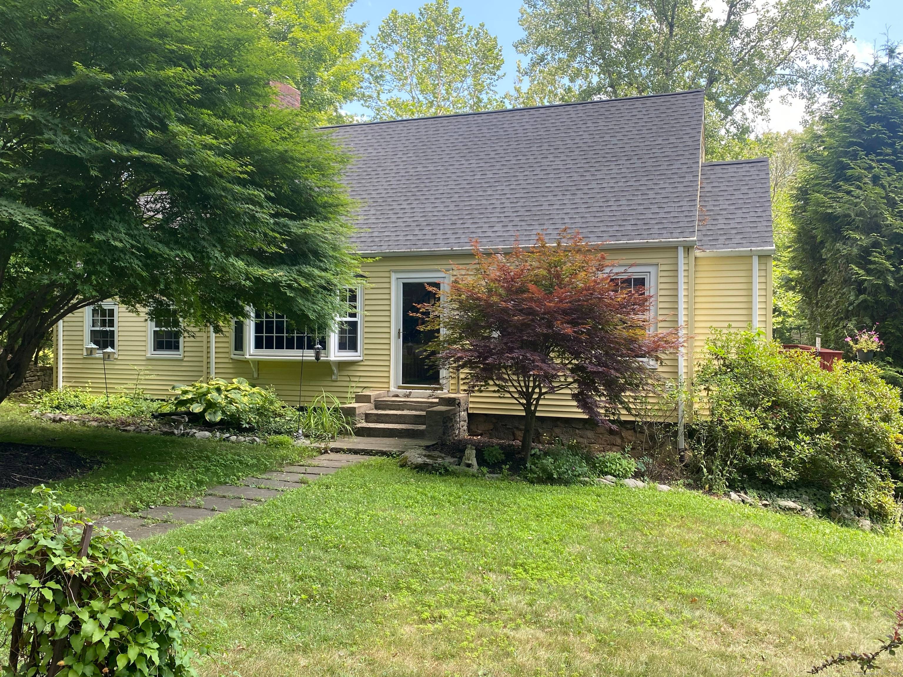 This just might be the most convenient location in all of Wilton !