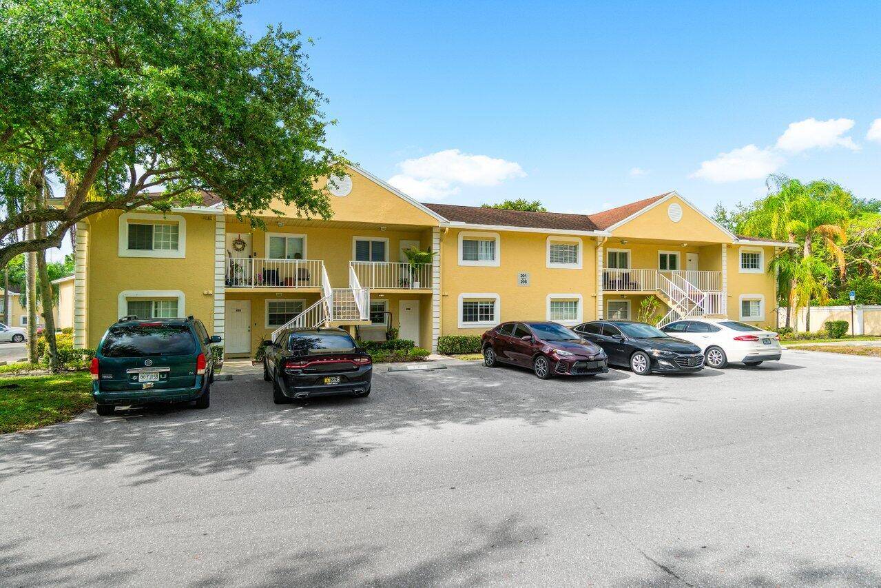 Step into this charming, move in ready 2 bedroom, 2 bath condo perfectly situated in the vibrant heart of Royal Palm.