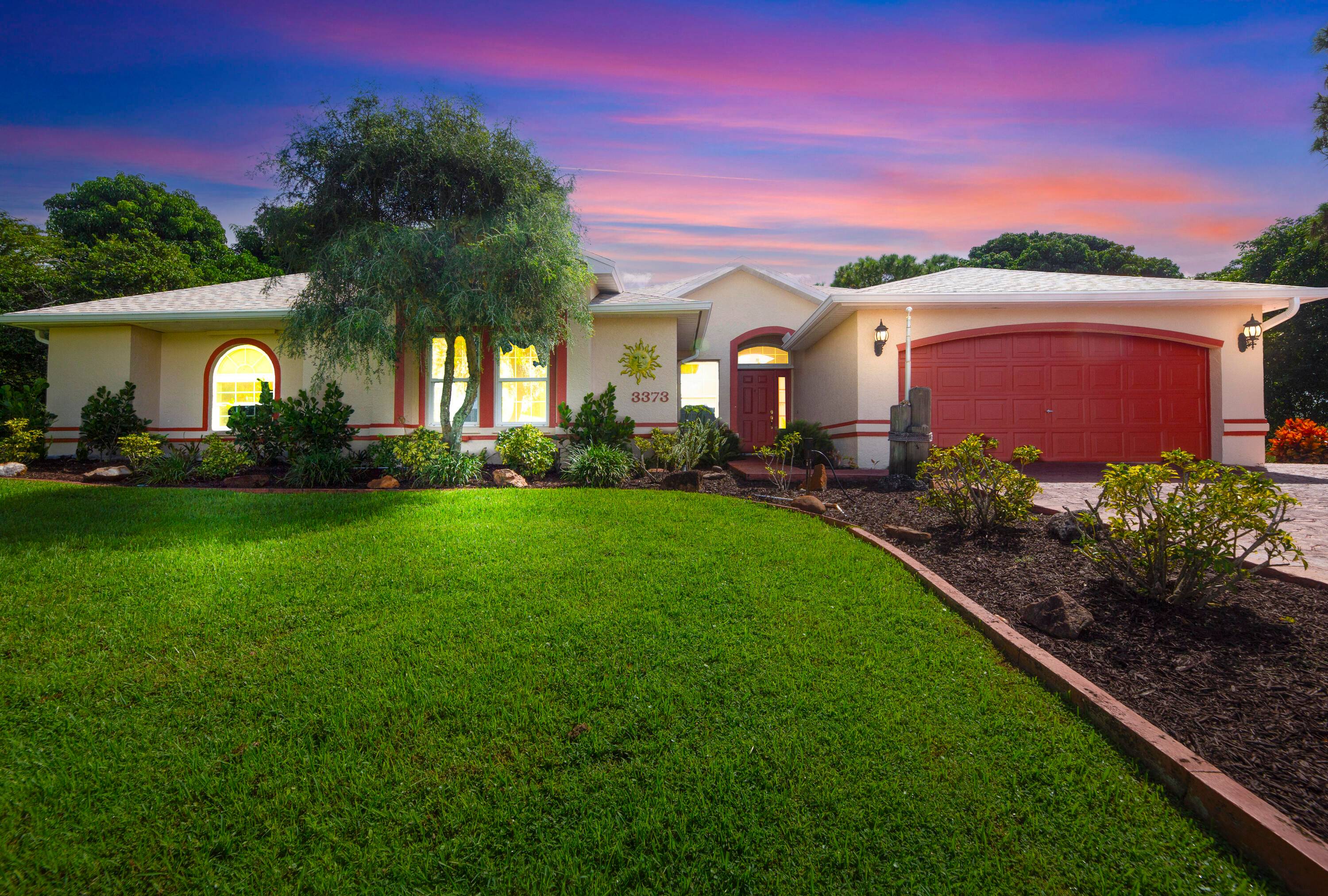 Must See Pool Home on. 51 Acres !