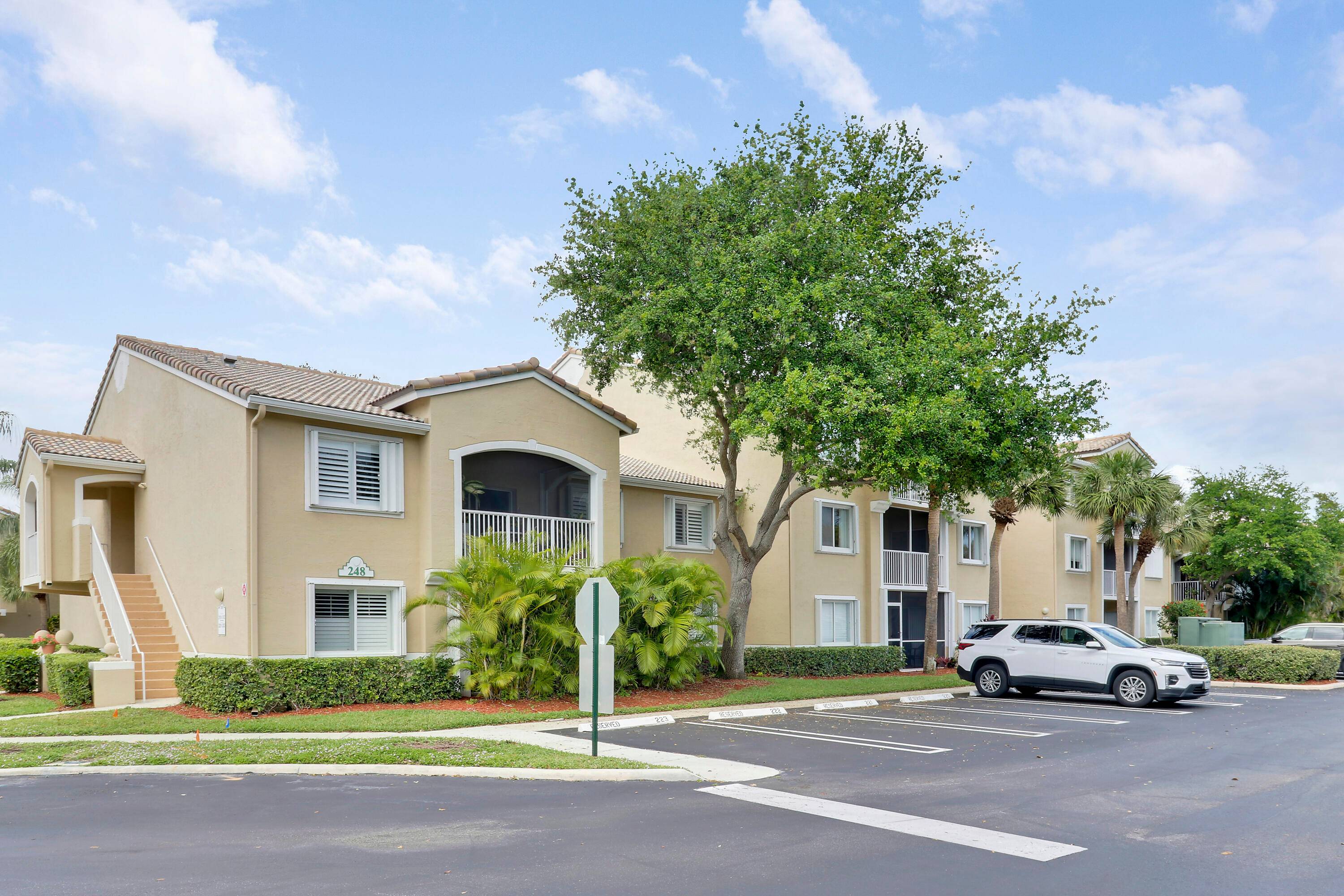 This beautifully maintained 2 bedroom, 2 bathroom condo offers serene second story views, providing a peaceful retreat in the heart of Tequesta.