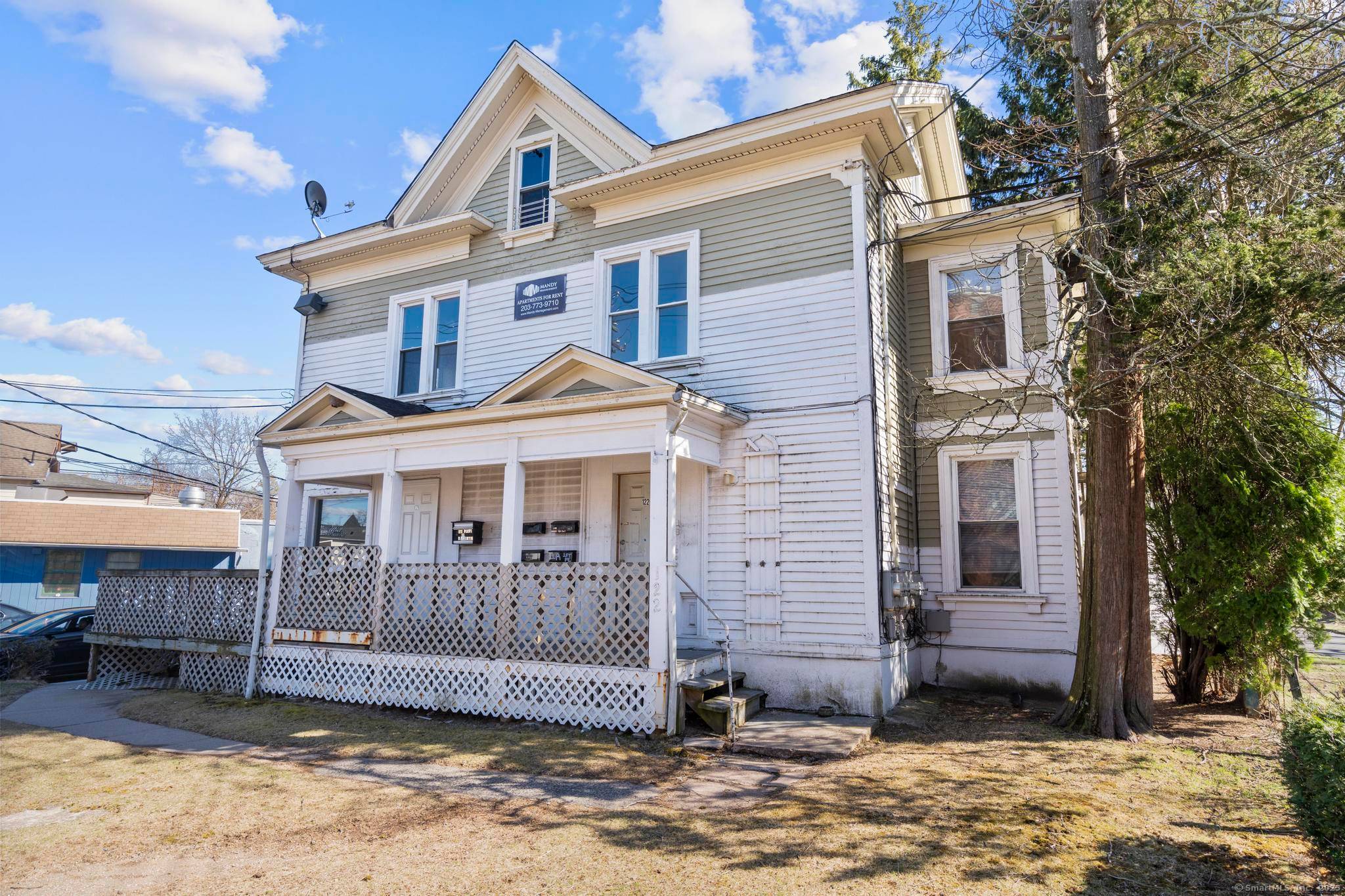 Discover 122 Derby Avenue, a classic five unit multi family in New Haven's West River neighborhood.