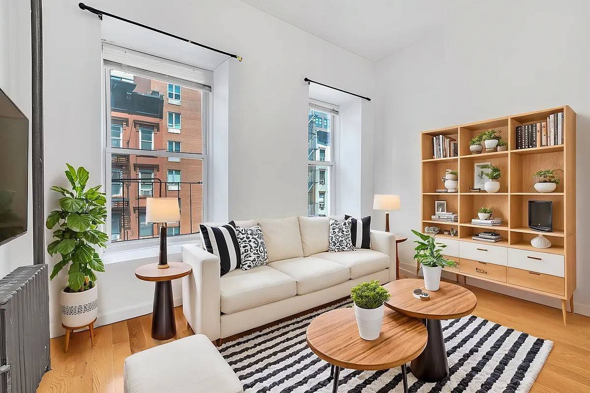 Modern Sunny Large 1 Bedroom in Prime Hudson YardsWelcome to this newly renovated apartment located in a charming boutique building in Hudson Yards.