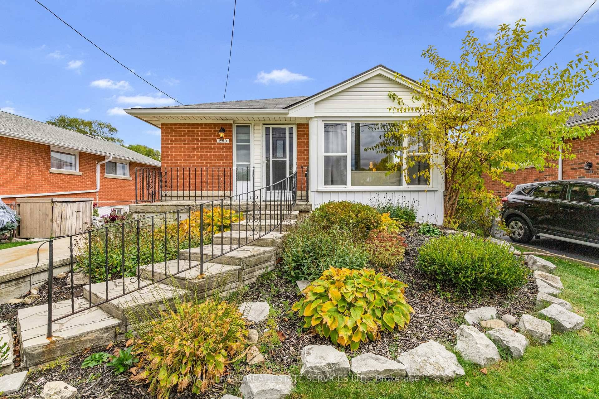 Welcome to 559 East 27th Street a beautifully updated, move in ready home located in one of Hamilton's most family friendly neighbourhoods.