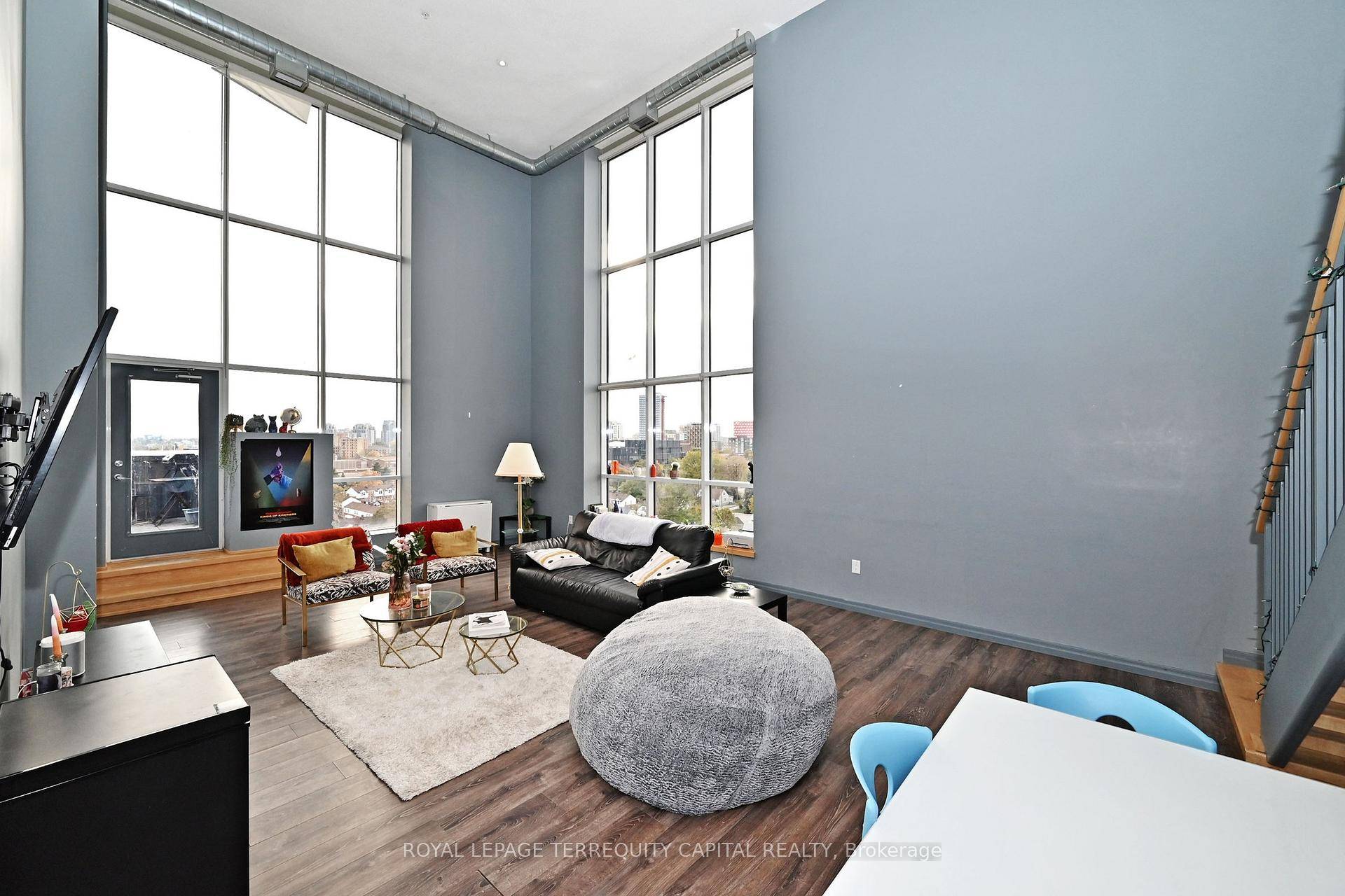 ONE OF THE KIND ! ! Luxurious 2 storey penthouse 2, 227 sq ft.