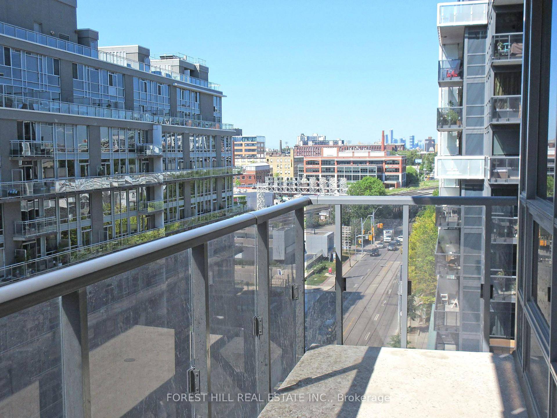 Bright 1 Bed with Sunny South Facing Balcony DNA3 In Trendy King St W.