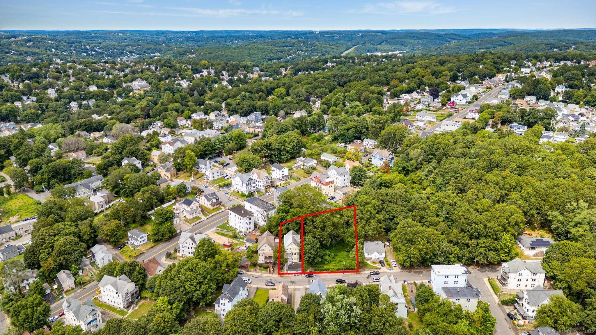 CASH FLOWING TURN KEY 3 family with bonus apartment adjacent lot for sale in the North End of Waterbury.